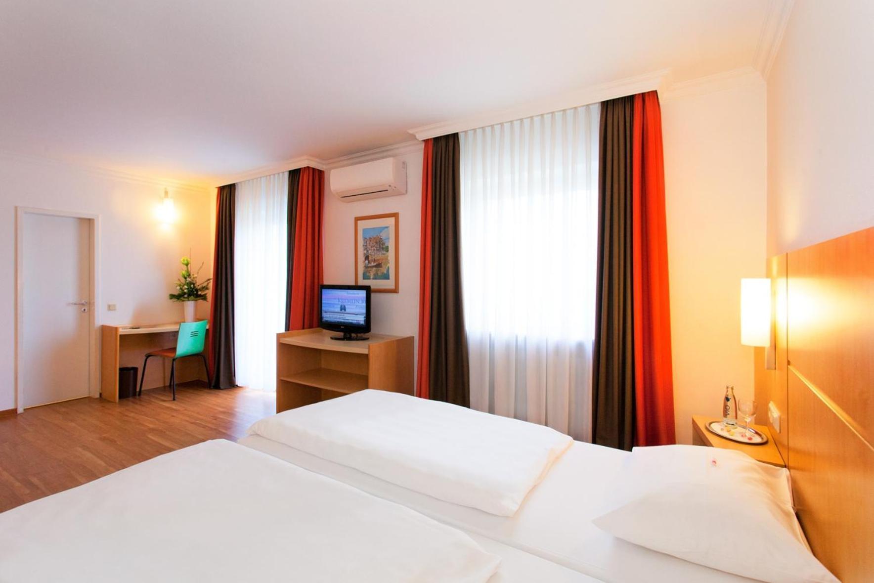 Saar City Hotel Saarbrücken Exteriör bild